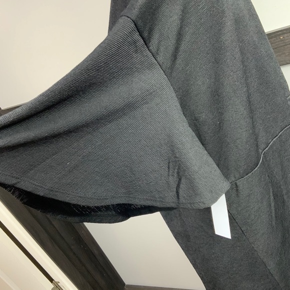 LOANNA woman’s blouse black short circular cap sleeve surplice neck plus size 2X - Picture 10 of 13